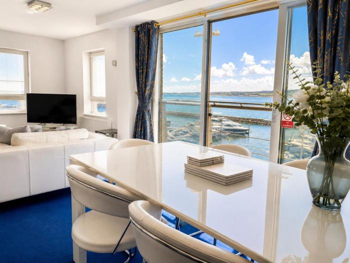 Quay & Sea View Spacious Modern Secure Parking