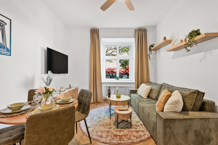 Elegant Old Town 2BR with Parking