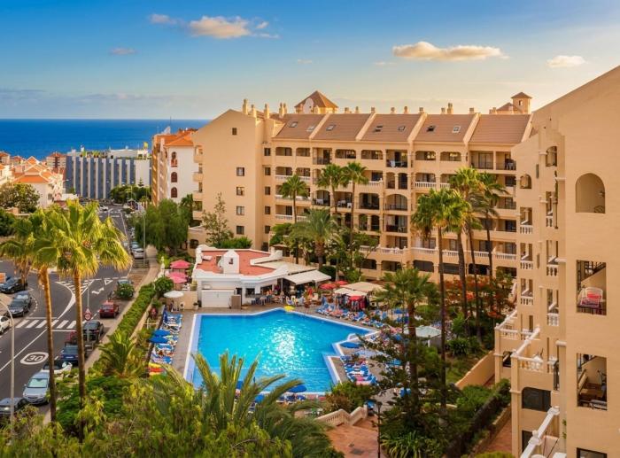 Peaceful & Bright Loft, HEATED POOL, NETFLIX, FREE WIFI & PARKING, TENNIS