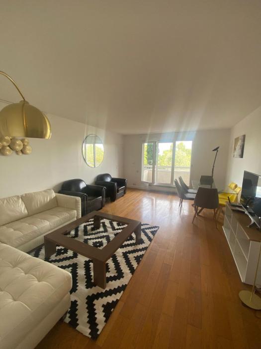 4 Bedroom Apartment, River Seine View, Parking, La Défense