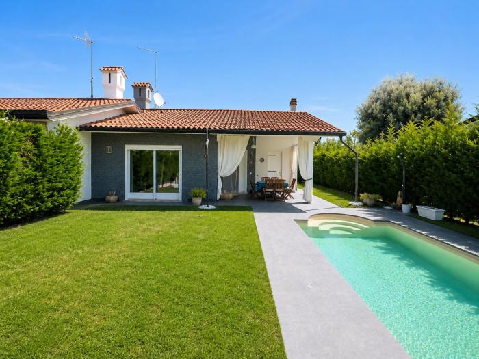 Villa con piscina piano unico - PESCA