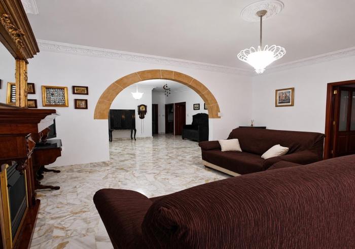 Spacious 4-Bedroom Apartment