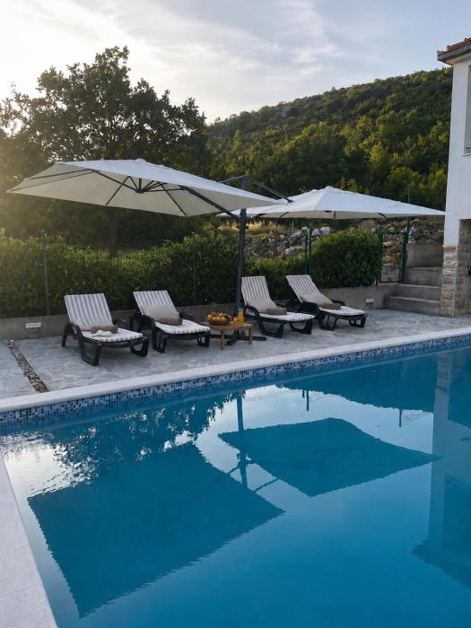 Nany-Villa with heated pool