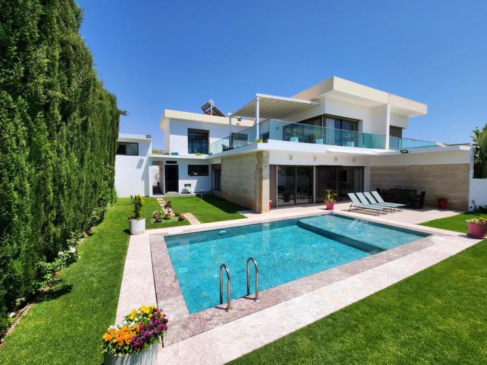Villa Atlantica Luxury Between Golf & Surf