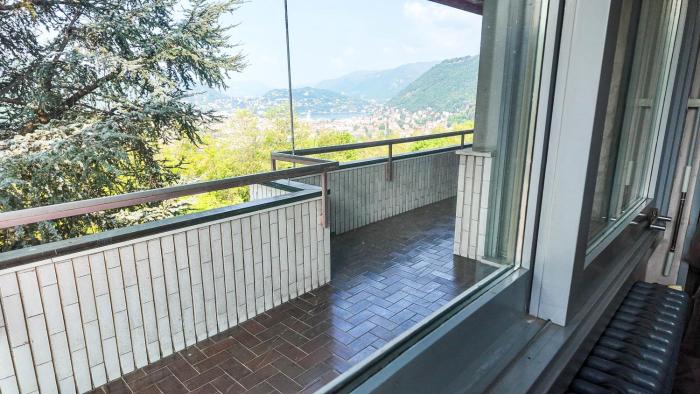 Spazioso Apt con Balcone vista Lago Como 7 Ospiti