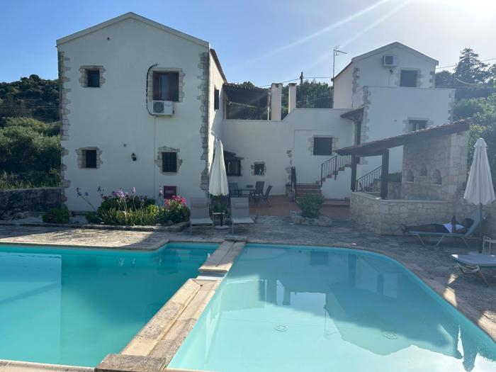 Carlas House, Kalyves