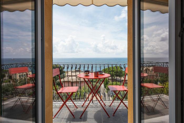 Panoramic Sea View Apartment near the Beach