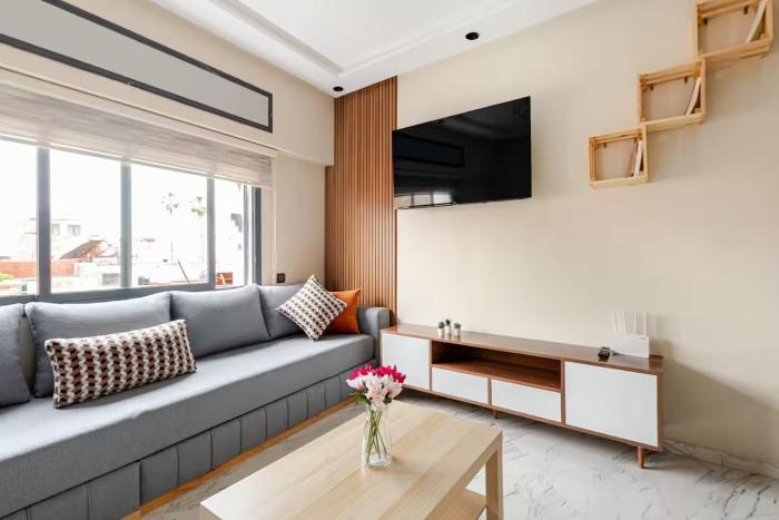New Apt - Steps to Old City & Beach - Wi-Fi & Desk