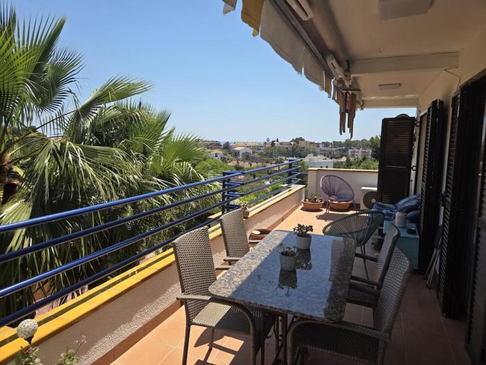Apartment with large terrace in Vallpineda, Sitges