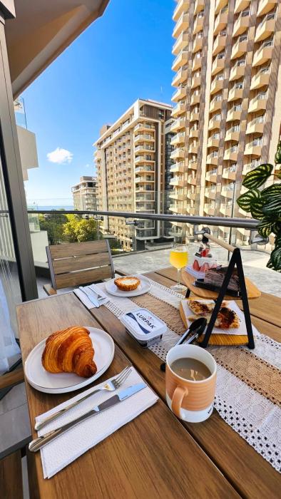 Resort Living 1BR Corner Apartment with Balcony