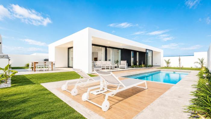 Atlantic Paradise with Heated Pool & Outdoor Kitchen with BBQ