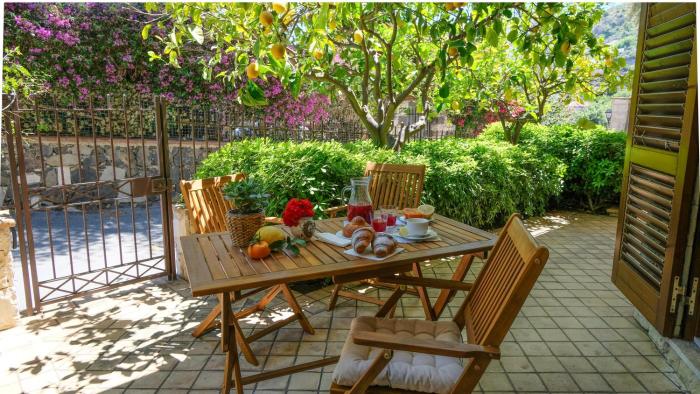 Sara House Taormina Centro - Free private parking