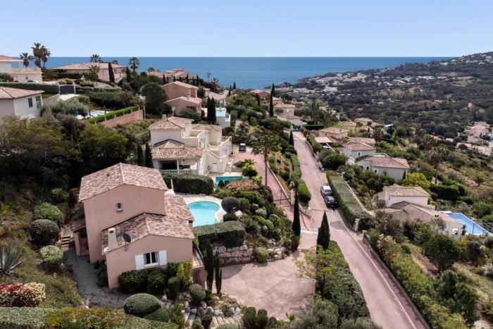 Villa Thymfalaise - Sea View, Calm, Beach, Tennis