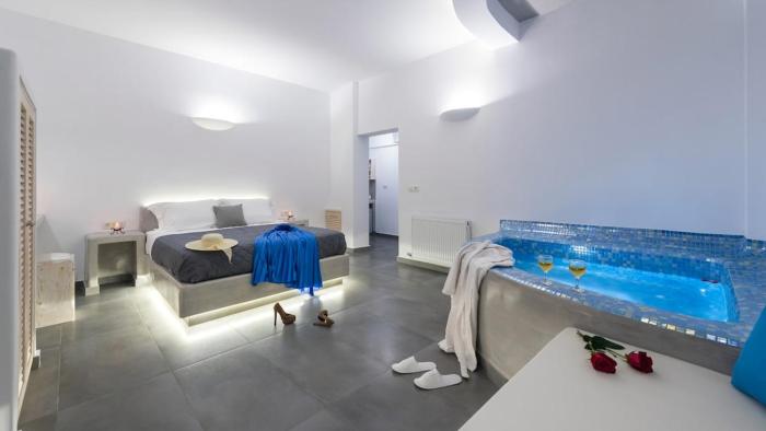 Shining Star Suites in the central town of santorini
