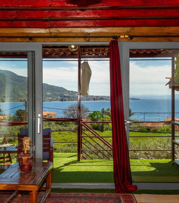 Cozy House with Amazing View and Unique Outdoor!
