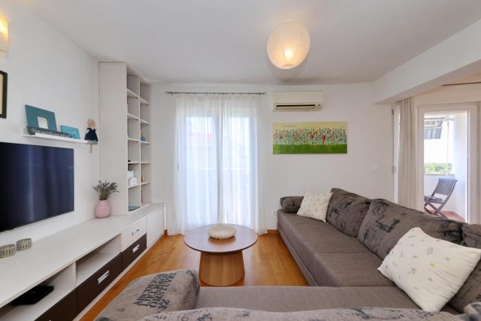 Apartment BLUEBELL Zadar with private parking
