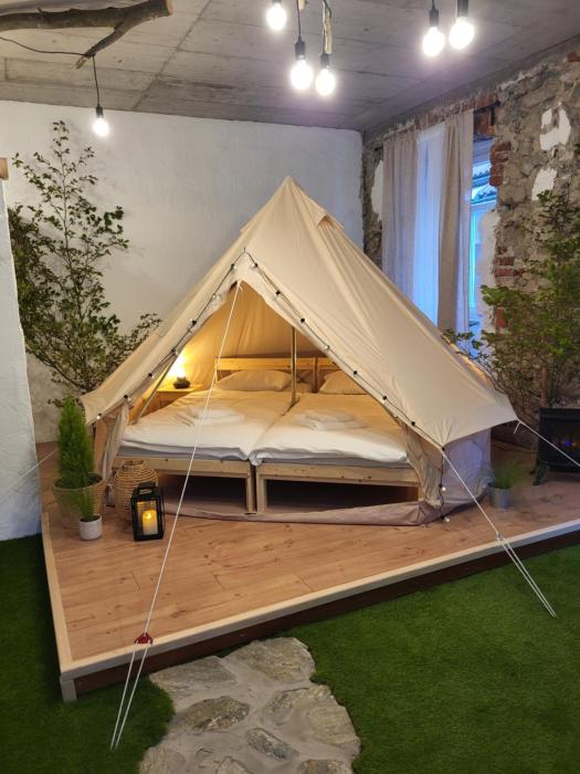 Pajtl indoor glamping