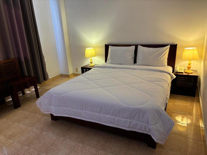 Khách sạn Phụng Long