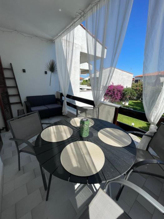 Garden by the sea apartment just 100m from the beach