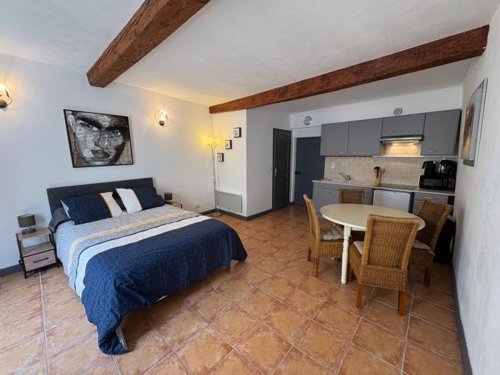 Studio avec balcon centre Castellane
