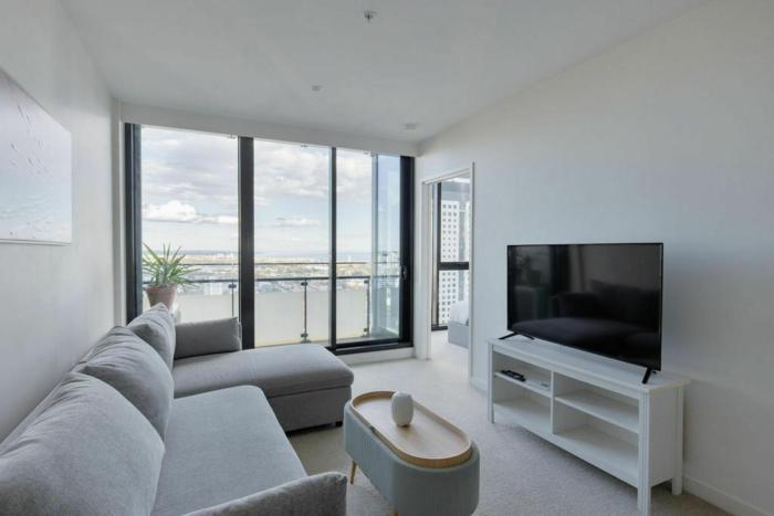 2BDR in Southbank w Parking Pool Gym and Sauna