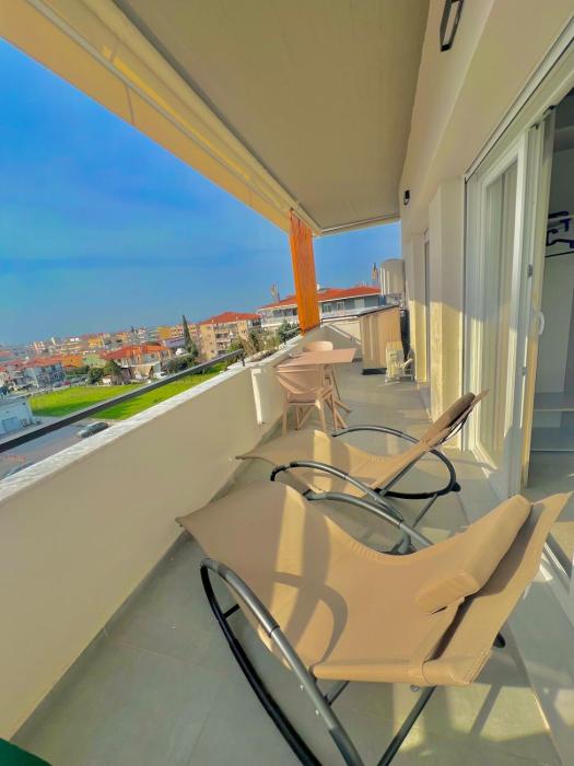 Azure Sea & Garden View Apartment