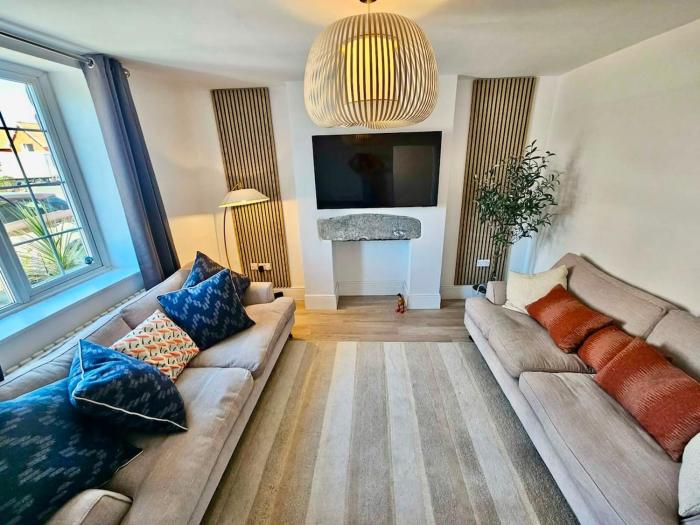 Blue Lias Cottage - Luxury Character Cottage for 6