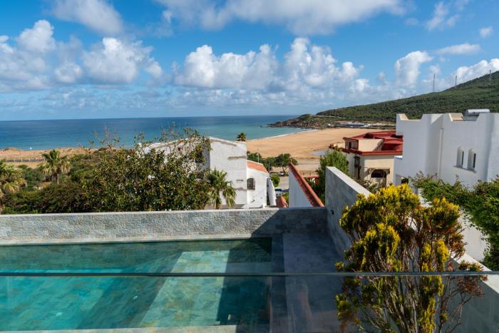 Villa bord de mer vue incroyable avec piscine