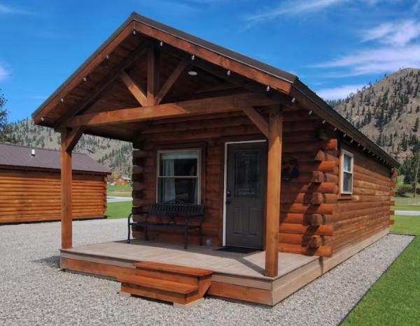 Michams Clark Fork River Retreat - River Front, Mountain View, Fire Pit - Cabin 2