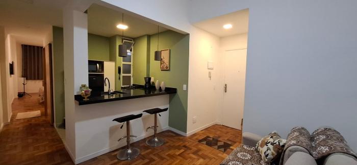 Apartamento recém-reformado em localização perfeita