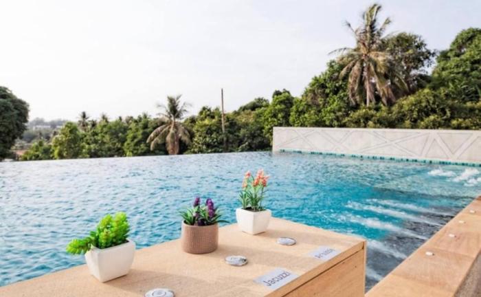 1Bedroom Condo with Pool, Gym near Airport Beach
