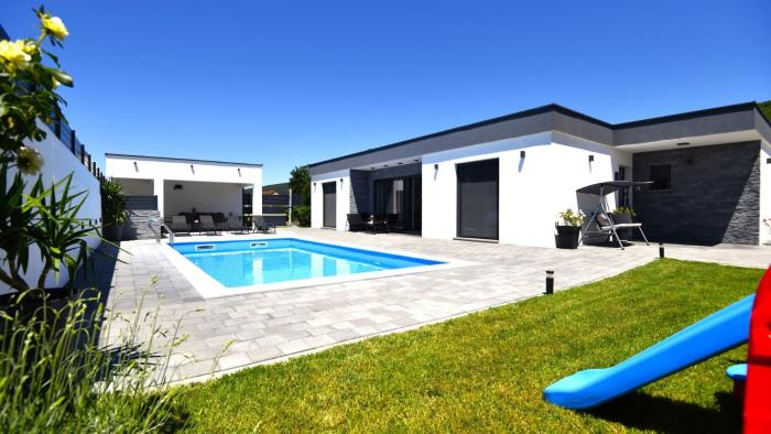 Villa Kristina - Makarska by Villas Guide