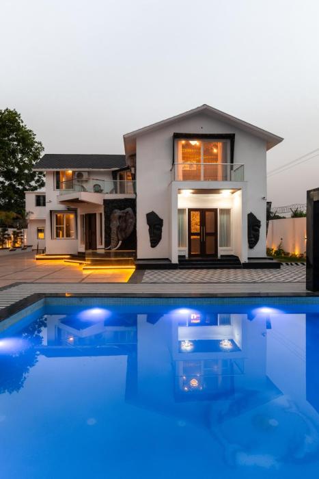 ELIVAAS Signature Raj Farms 3BHK Villa with Private Swimming Pool, Kids Room and An Outhouse