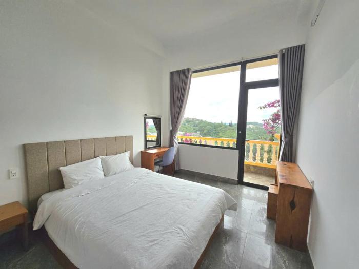 Bee Hill Hotel