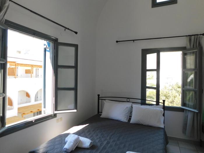Perissa Art - Double Room with Balcony & Kitchenette