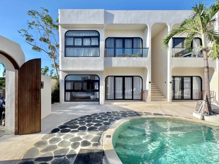 Hideaway at MIID Stylish Modern Design Apartment