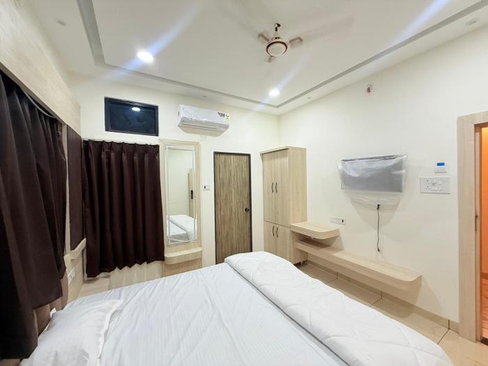 Shri Gopal Durga Dham Hotel And Restaurant