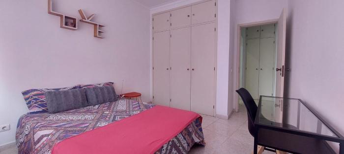 Bedrooms in bright and spacious apartment near the Harbour