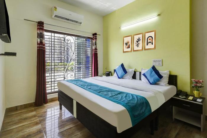 Divine Inn Couple Friendly Hotel near Sector 51 Metro Station