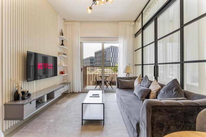 Modern 1BR Apartment in Dubai Hills Near Mall and Park