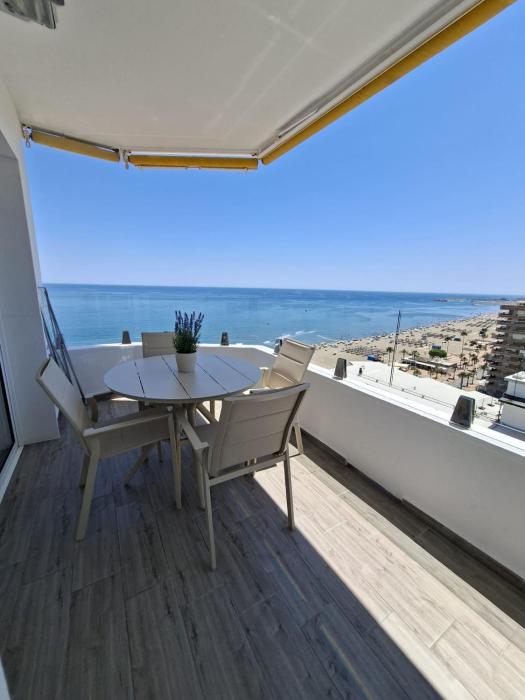 Ref 286 Apartamento en primera línea de playa con vistas al mar piscina y preciosa terraza soleada