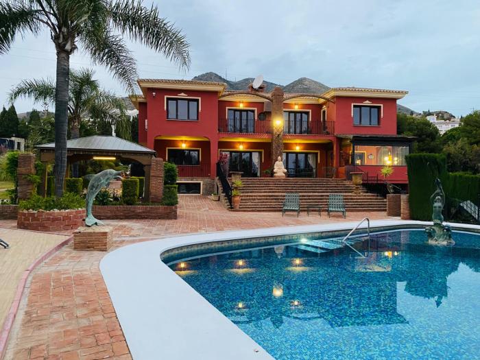 Luxury Benalmadena Villa with Stunning views