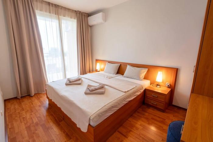 Poolside condo in Golden Sands