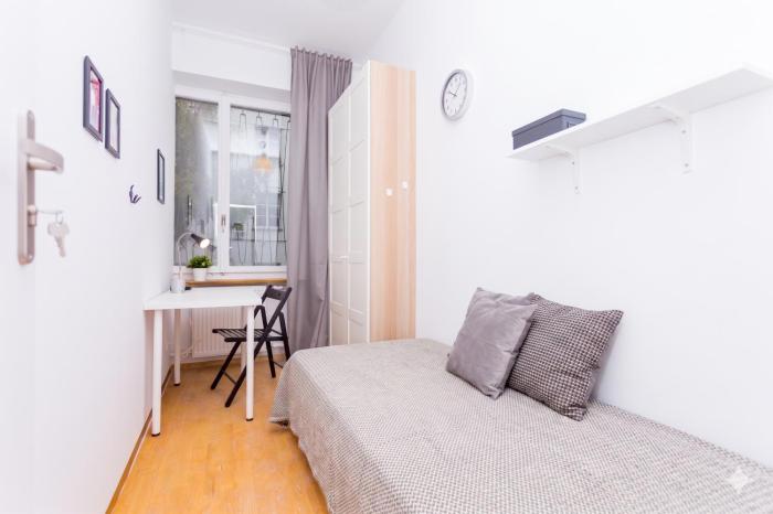Cozy Downtown Rooms