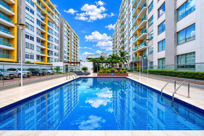Apartamento - 3 habitaciones - Zona tranquila - Piscina & GYM - Parqueadero - Internet