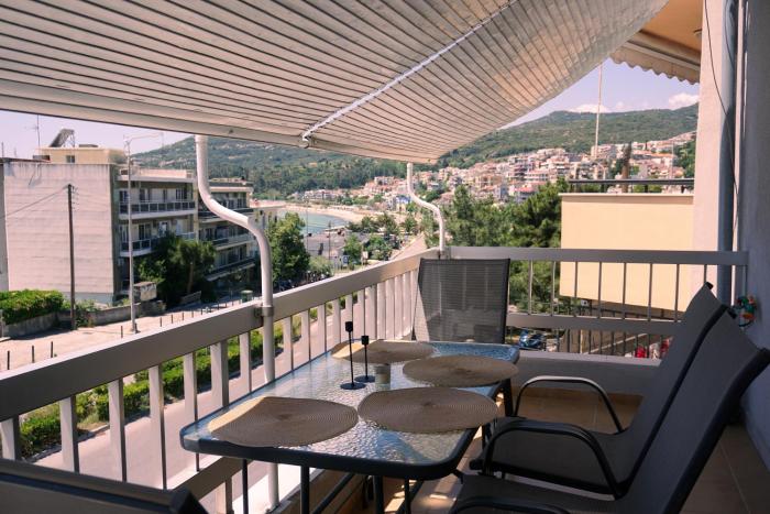 Seaside Apartment in Kalamitsa Area