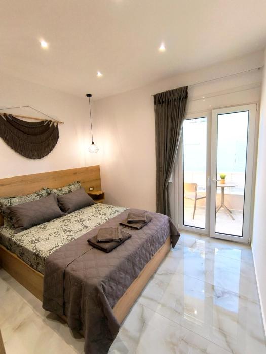 Anthouli homes 4, steps from beach and centre