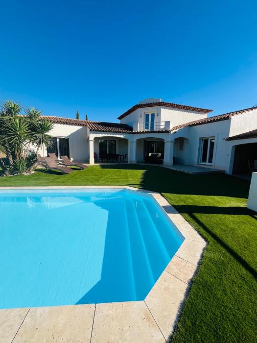 Magnifique villa provençale entre mer et lac