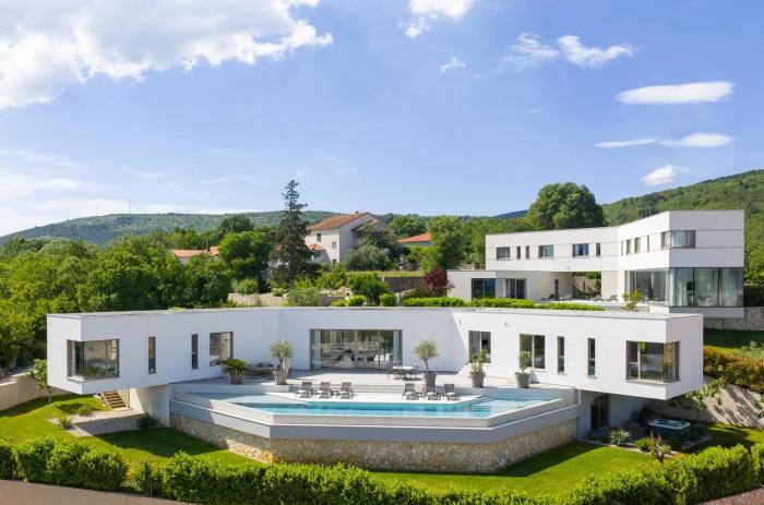 Villa Red & Blue heated pool, sauna, tennis