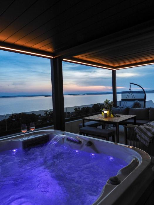 Vista Azura Apartment - Sea View & Private Jacuzzi